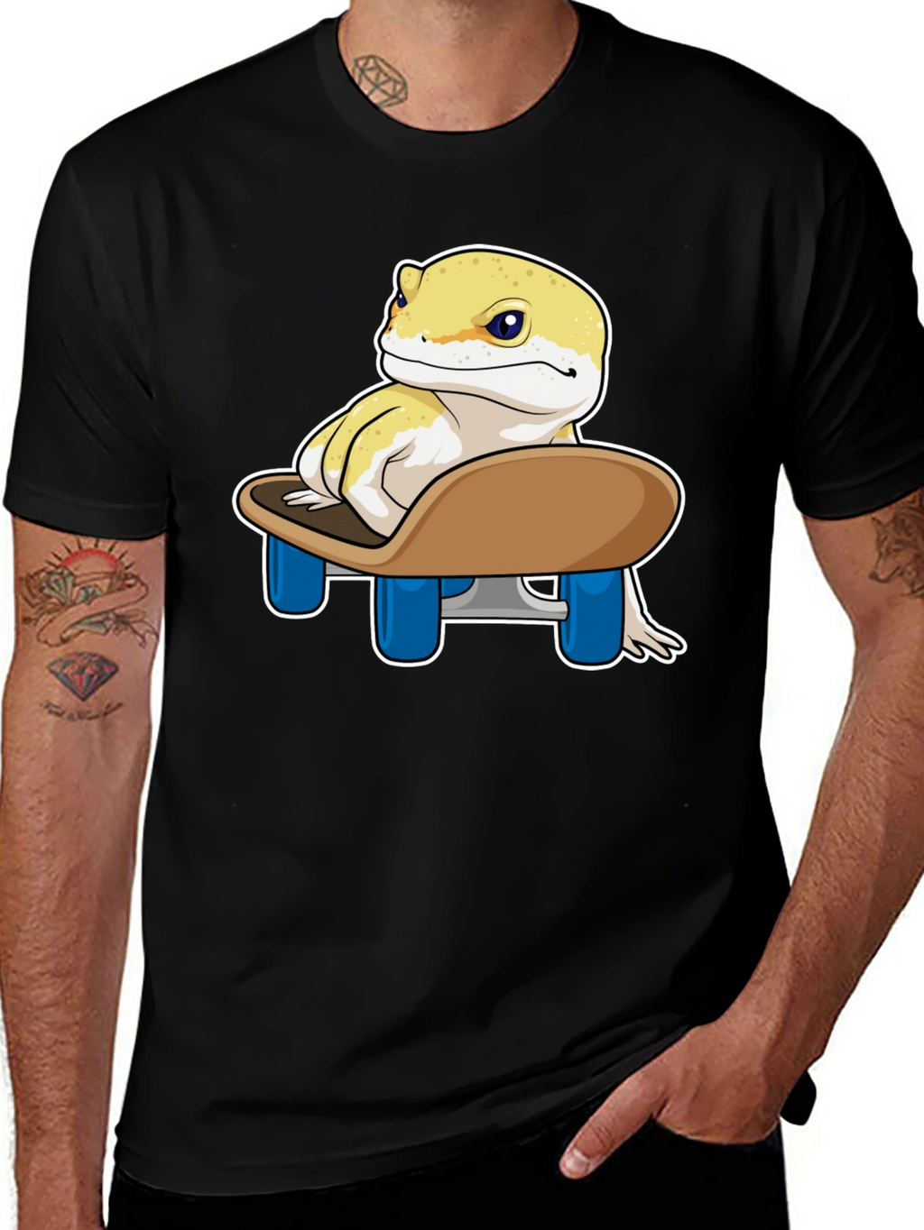 Skateboarding Gecko T-Shirt - Cool Reptile Design