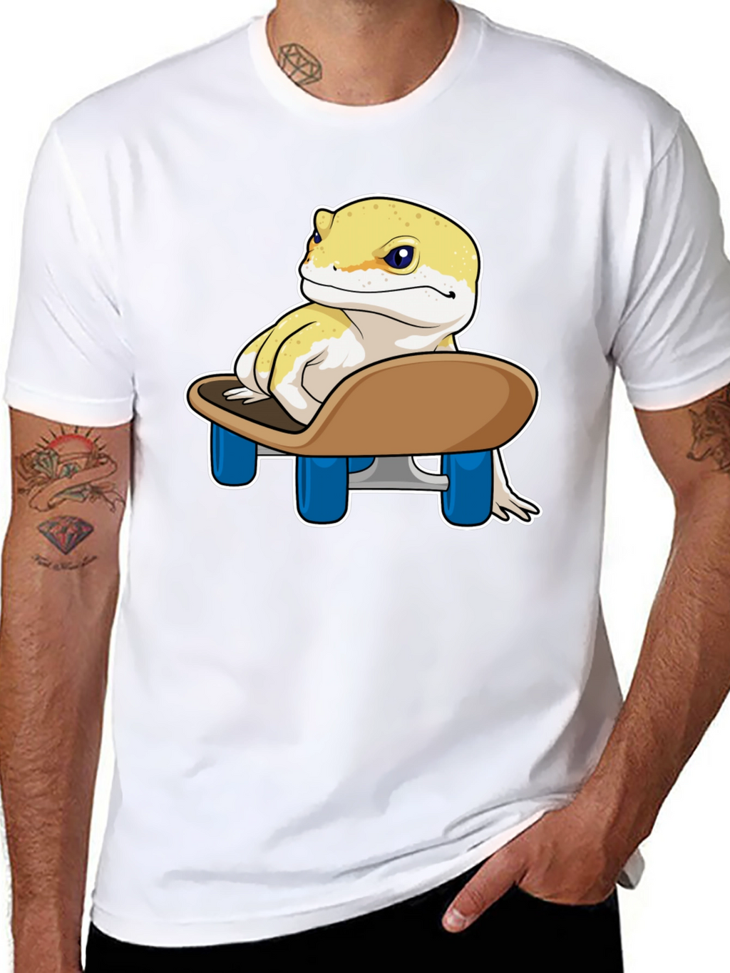 Skateboarding Gecko T-Shirt - Cool Reptile Design